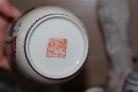 A Chinese blue and white barrel-shaped pot and cover and a quantity of Asian ceramics,